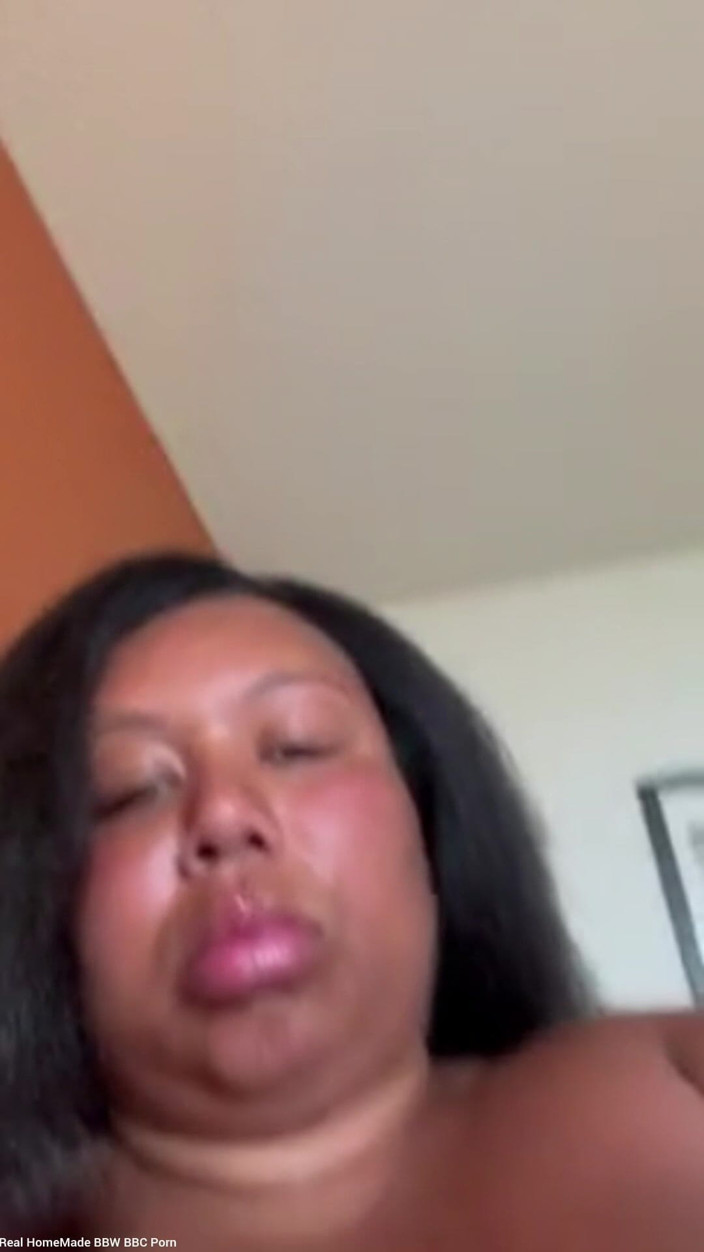 Super sexy ebony cuties: Agachándose temblando rebotando mi enorme culo