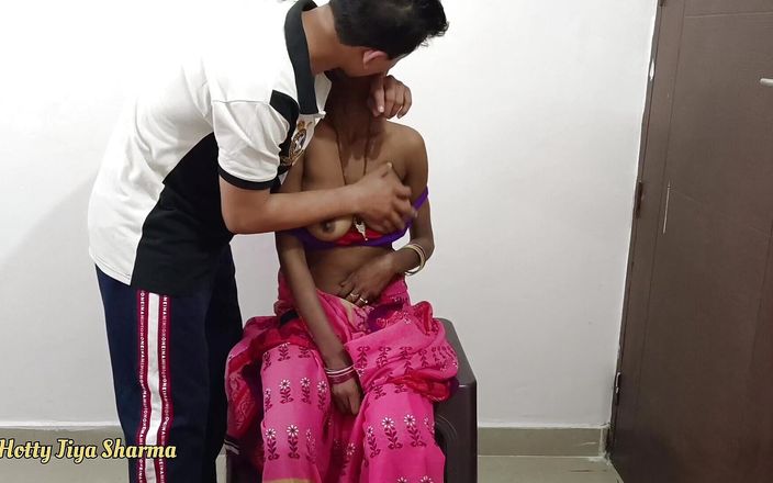 Desi Club House: Un beau-père baise sa belle-fille quand elle se repose sur...