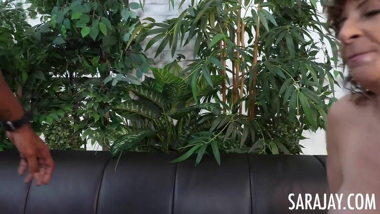 Sara Jay: Sara Jay, de leraar-attractie van de Don-dealer