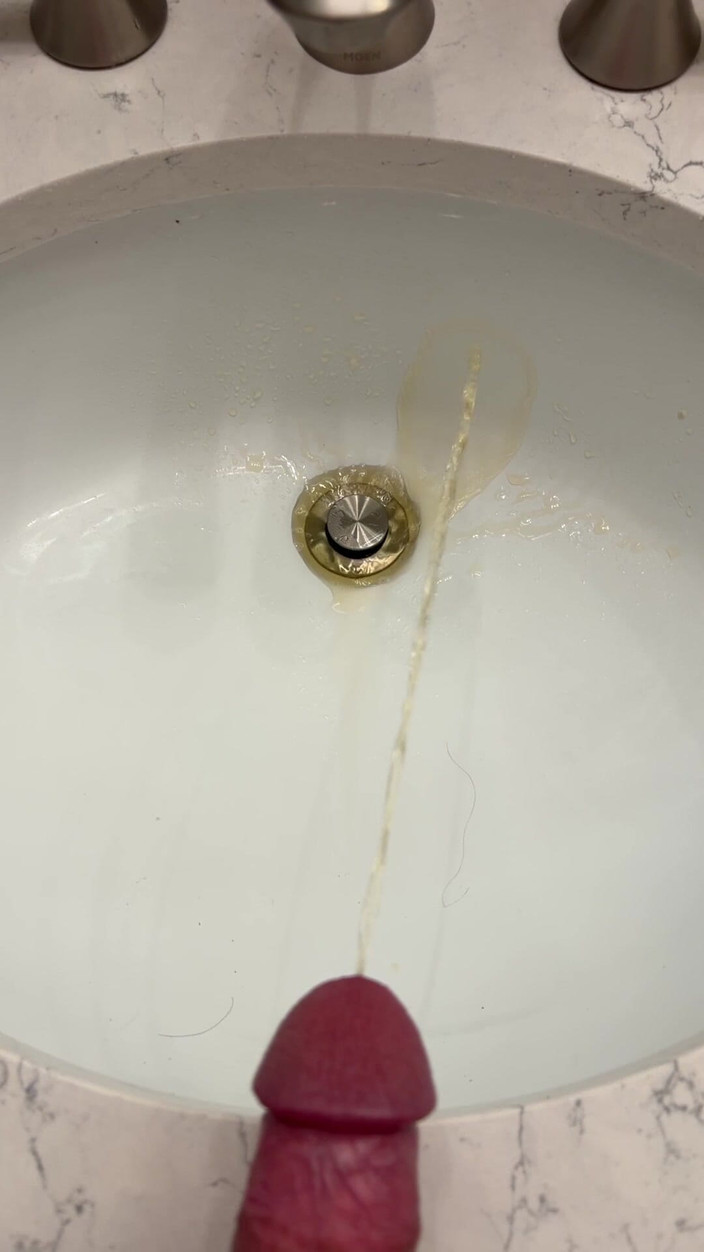 Tatted Daddy: Sink Piss i Slow Motion