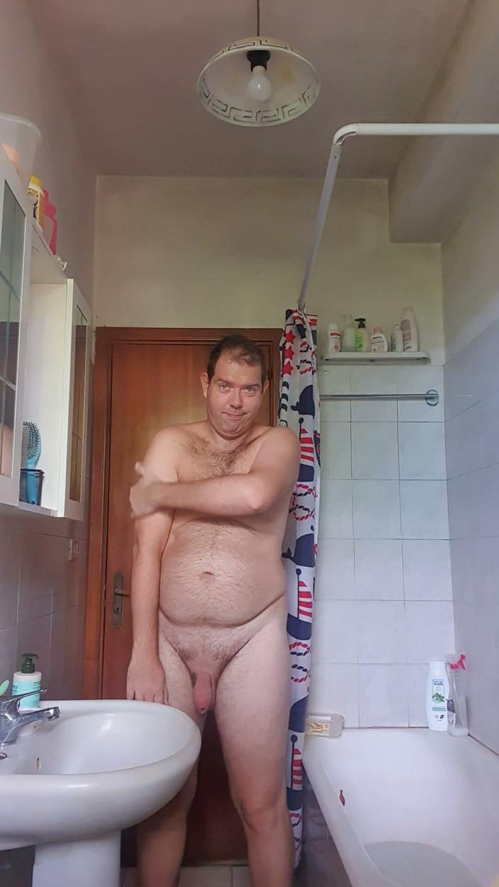 Mirko2589: Nude in Bathroom with Hat
