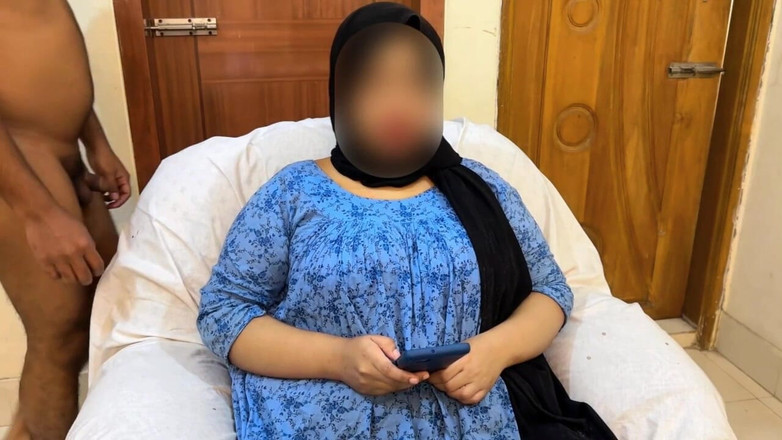 Aria Mia: 継父がいない時のクソホットなおばさんの大きな尻