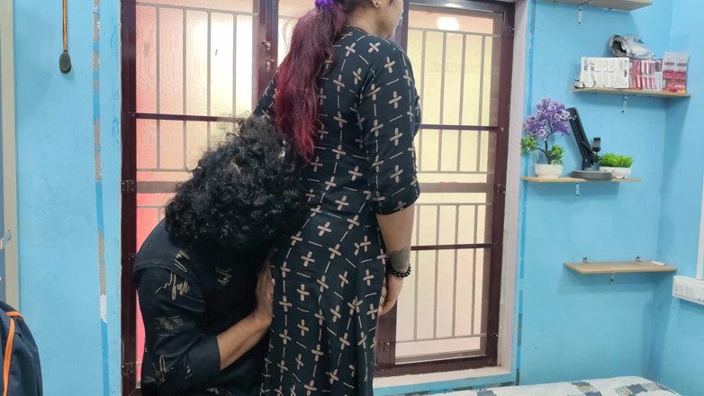 Vaishnavysharunraj: Göt öpücüğü ve yalama ile göğüs öpücüğü