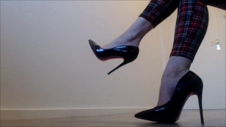 Inkeddutch: काले और सफेद Louboutins अत्यधिक मेहराब पैर लंड हिलाने के निर्देश