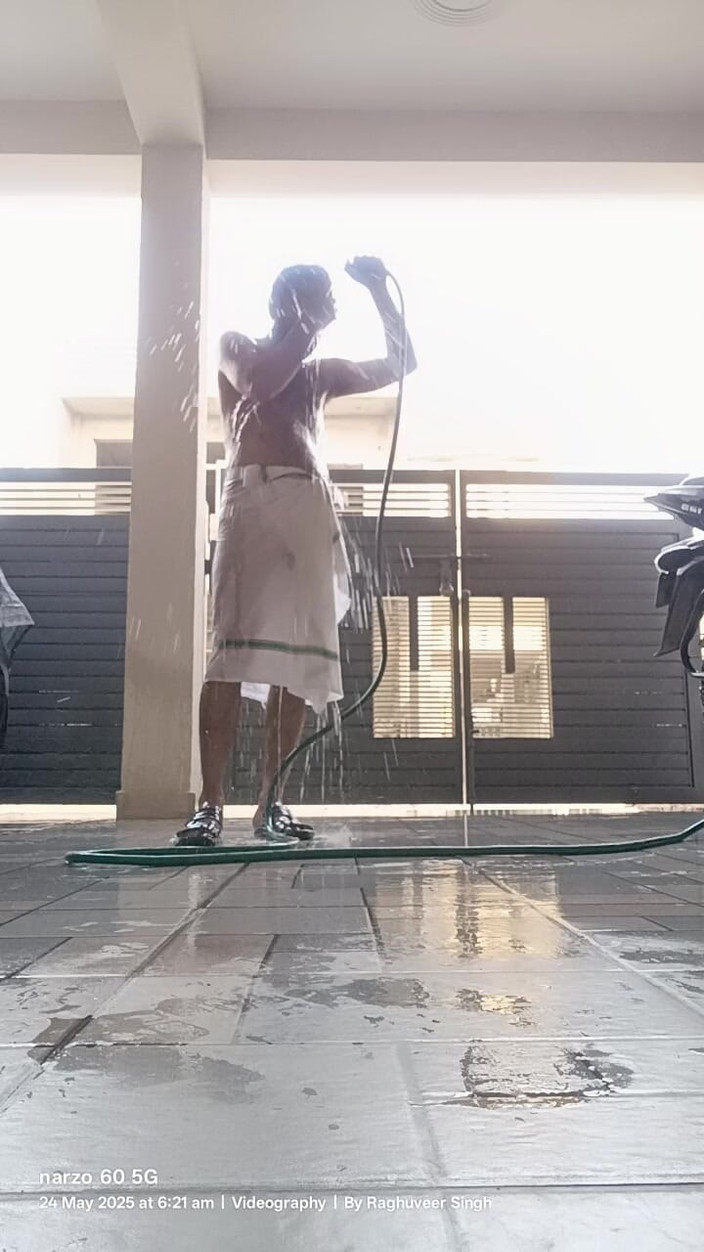 Rajasthani-old-lover: Indický nevlastní otec si užívá sprchu a šuká sousedova nevlastního otce