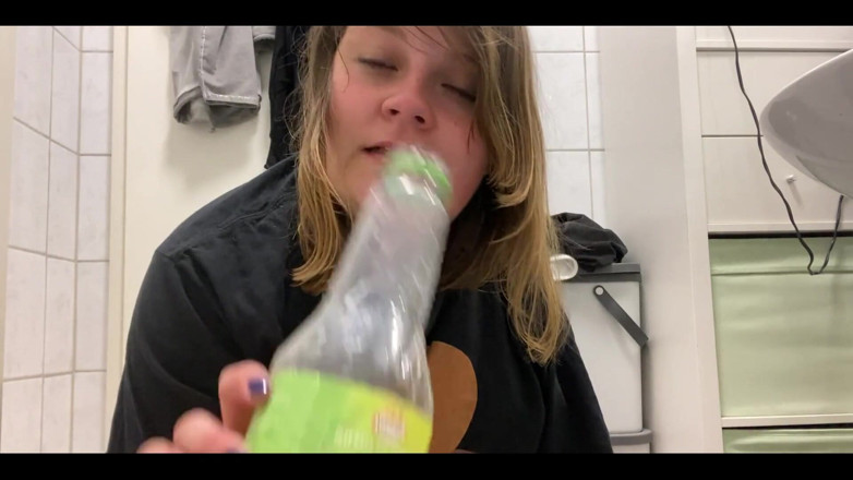 Deutsche Anna: Pissing in a Bottle... a User Wanted This Bottle for...