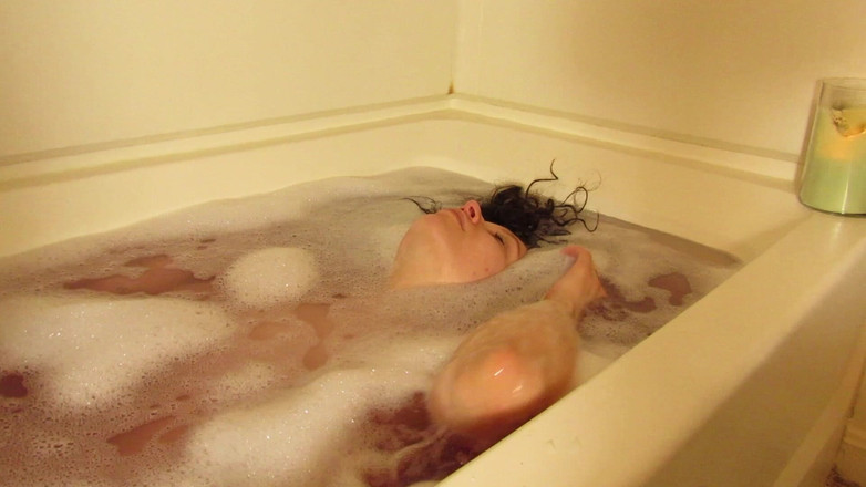 Veggiebabyy: Sensual corpo borbulhante esfregando sem som