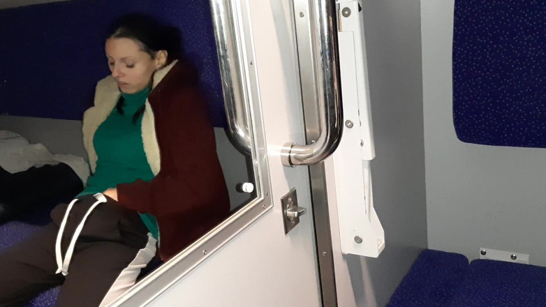 Lesbian-candys: Bir yabancı ve bir gezgin arkadaşım ve ben tren bölmesine...