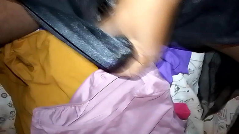 Jaanu294: Saia preta de pilar colorida pany de propriedade panthau é um...