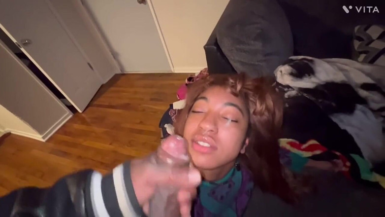 Fijii pornbox: 彼が変態ポルノを見てるのを見つけたから(笑)、クリスマスのセックスに私のアナルを使ってオナニーさせたんだ