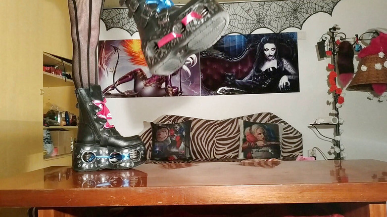 Beth Kinky: Đi bộ trong đôi ủng siêu nền tảng của tôi - Beth Kinky