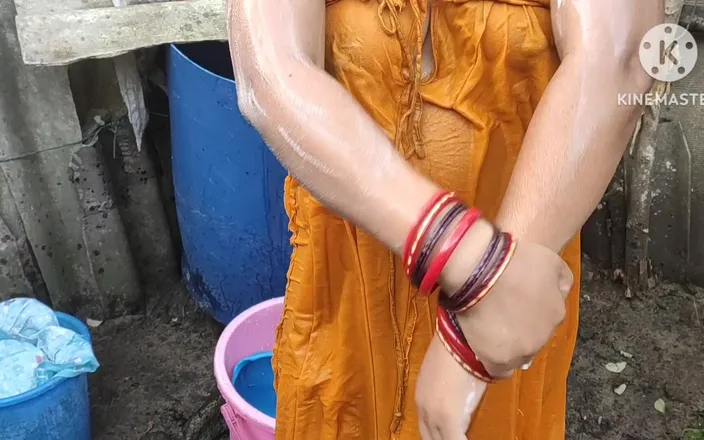 Anita yadav: Indian house wife bathing outside with