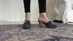 Lady Victoria Valente: Sandal Kayu Biru, Sabot, Lady Victoria Valente