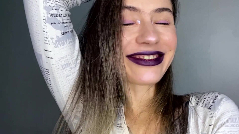 Rarible Diamond: Sexy chica escupiendo en cámara lenta 2