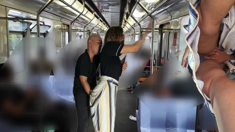 Victor SweetCoupleStories: Đi du lịch bằng tàu hỏa đã trở nên ngày càng...