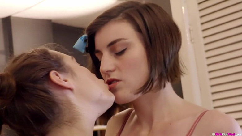 Girls Out West: Hot busty lesbians, trimmed Luci and hairy Willow, lick and...