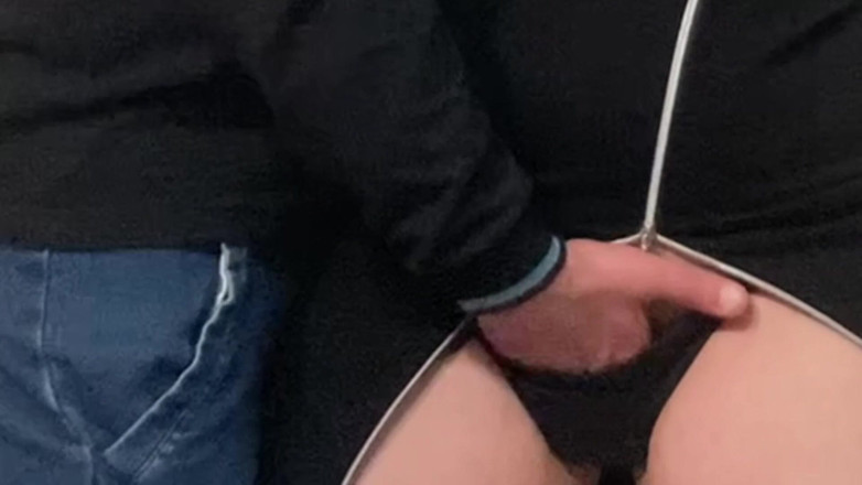 Niki studio: Zvláštní perverzní prstění milf kundičky na veřejnosti