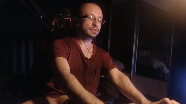 Alex Metallov: Sürtük için büyük sert yarağımı sıvazlıyorum
