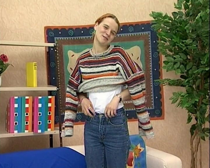 YOUR FIRST PORN: Coño peludo y axilas peludas en casa de Tanja's