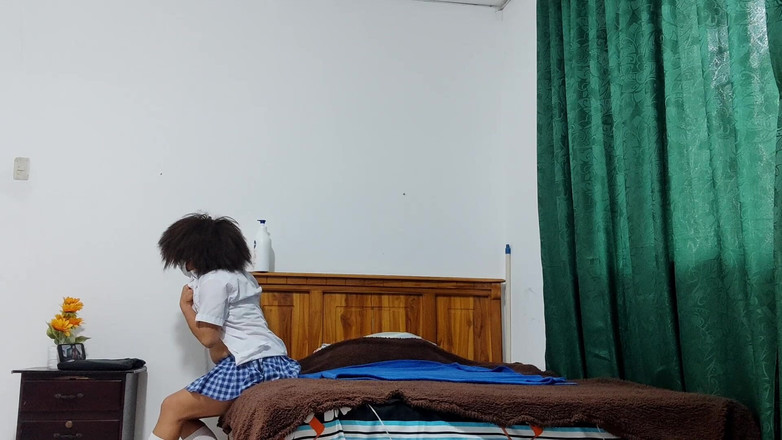 NEGRITA SEXY: 调情学生色情片!!她是一个丰满的自拍色情片热情