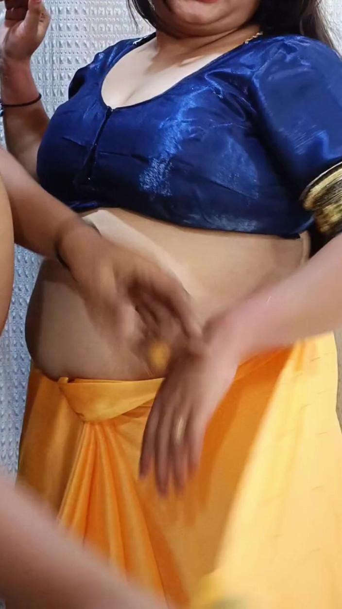 Catchybusty: Bhabhi Saree를 의도적으로 벗어
