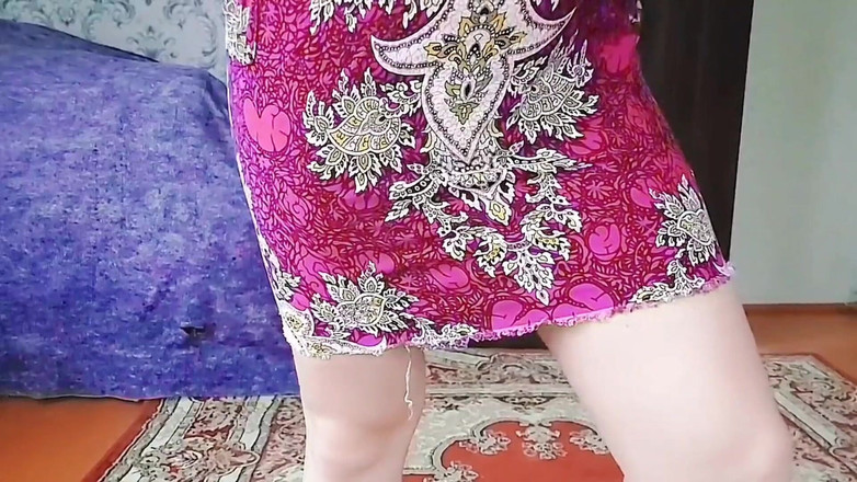 Kitty_Cross: Pantaloni rosa abito rosa sexy sissy travestito grande culo bianco...