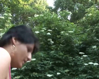 Mature Climax - 100% Mature Videos: Procace maturo cavalca cazzo all'aperto e ottiene sborra sulle tette