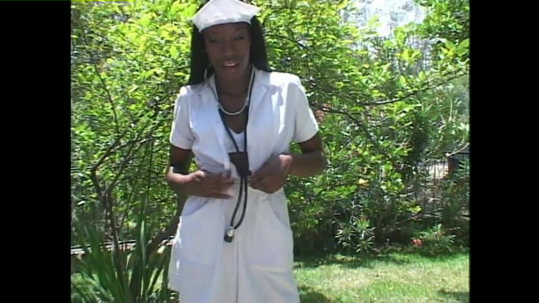 Heatwave Porn: Jururawat eboni, bahagian 2