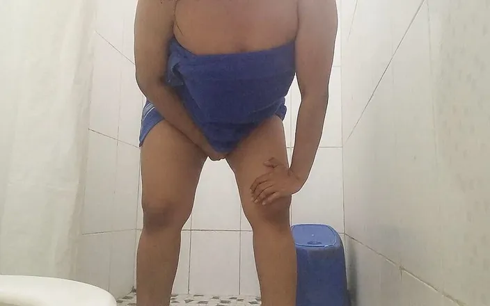 PATY PATY: Hot Stepmom Makes Her Want to Masturbate in the Bathroom...