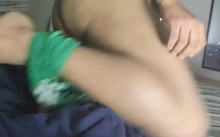 John salchichon: Gay gemuk lagi asik masturbasi