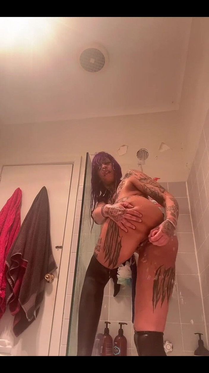 Laika Lewd: Masa dubur solo