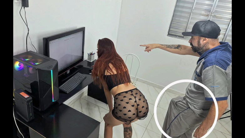 ksalnovinhos: 技術者が到着すると、彼女は彼を歓迎し、彼を挑発します!