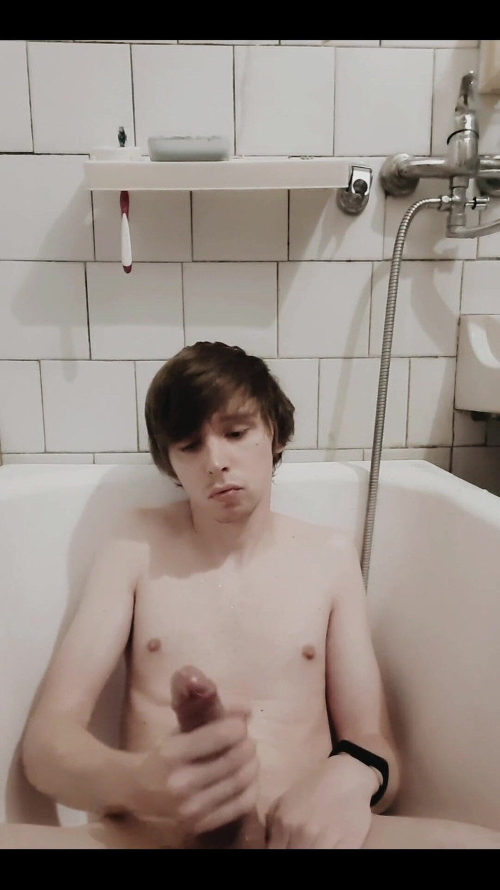 Latvian_boy: 욕조에서의 휴식