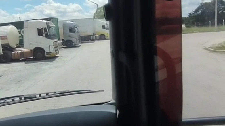 TheBlacKHunterr: Înainte de încărcarea camionului