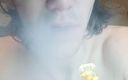 Smoke fetish studio: Fumador acariciando gran carga