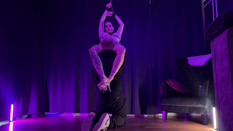 Miss Alessa Milano: Ultimul futai înainte de petrecerea de Revelion