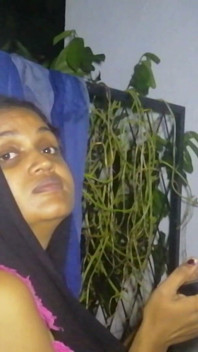 Desi Lady Pickup From the Road