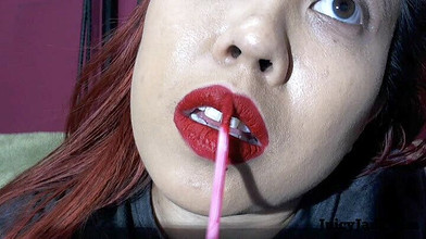 JasmineJade: Lemah untuk bibir merah saya