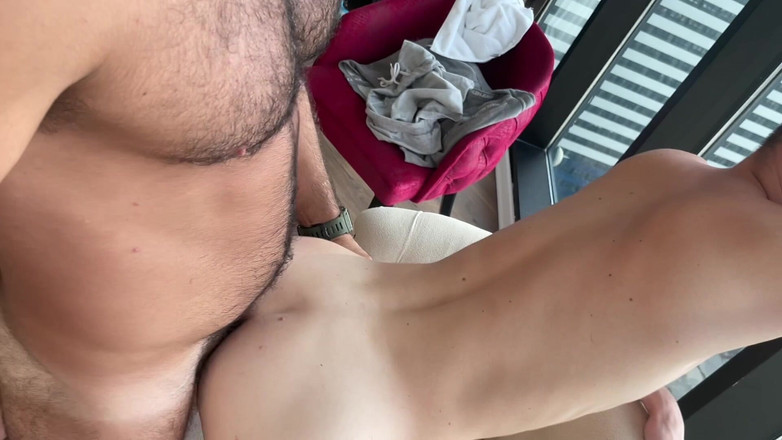 Nick Lewis: Tată caucazian își fute dublu băieții gemeni