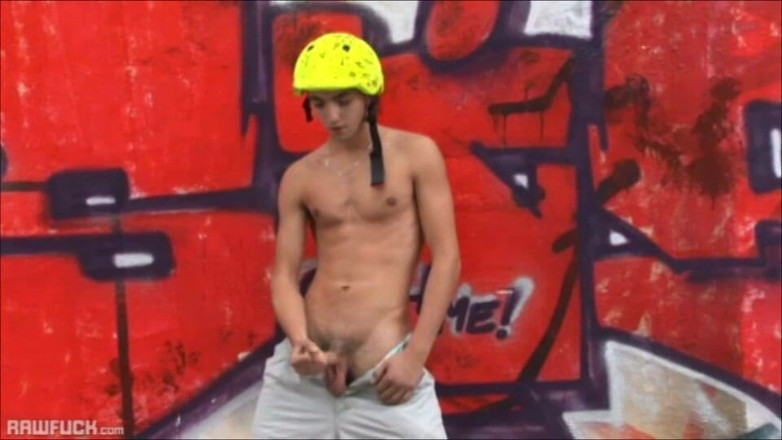 Raw Fuck: सर्किल जर्क में ट्विंक तिकड़ी शो ऑफ