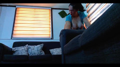 BBW Kelly Mom: Ik betrapte mijn stiefmoeder op het schoonmaken van de bank...