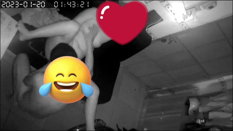 Publicphuongly: Pasutri di sofa - momen mesra yang ditangkap untuk selamanya