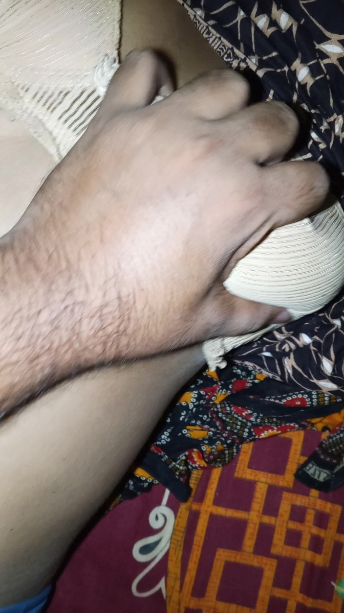 NAZMA: Un mec et sa copine bangladais baisent