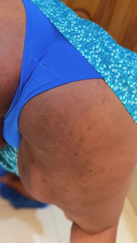 Cameriera musulmana araba con culo grosso che pulisce la mia camera poi la vedo enorme culo nudo e inizia sega