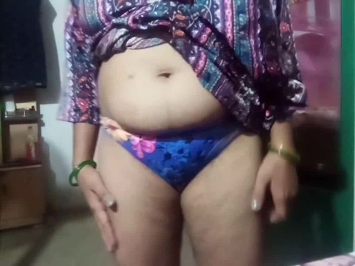 Guddi: Pantat bahenol tante seksi india dientot habis-habisan pakai dildo ukuran...