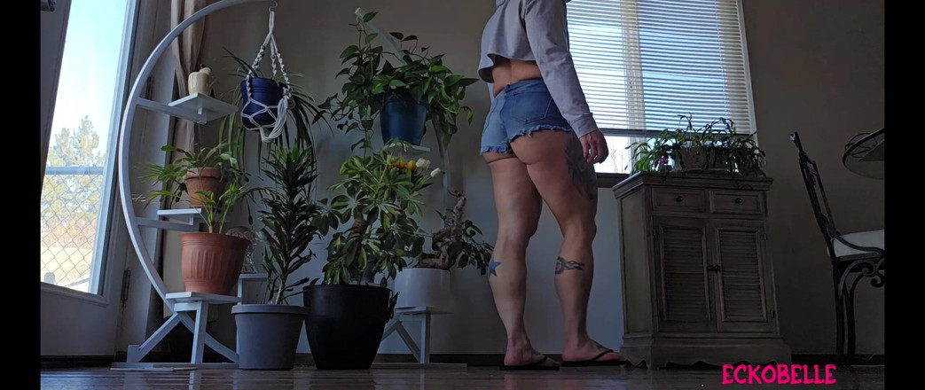 Ecko Belle: Kaki liut yang flirty