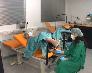 Rubber & Clinic Studio - 1ATOYS: Analexam s fistingem