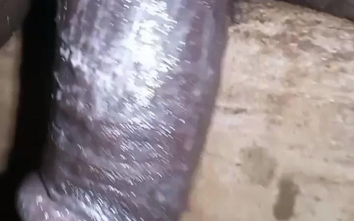bigBlackie699: Novo vídeo que eu raspei e joguei meu pau preto...