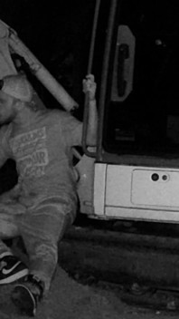 Arriesgada mamada pública al aire libre y bareback en excavadora