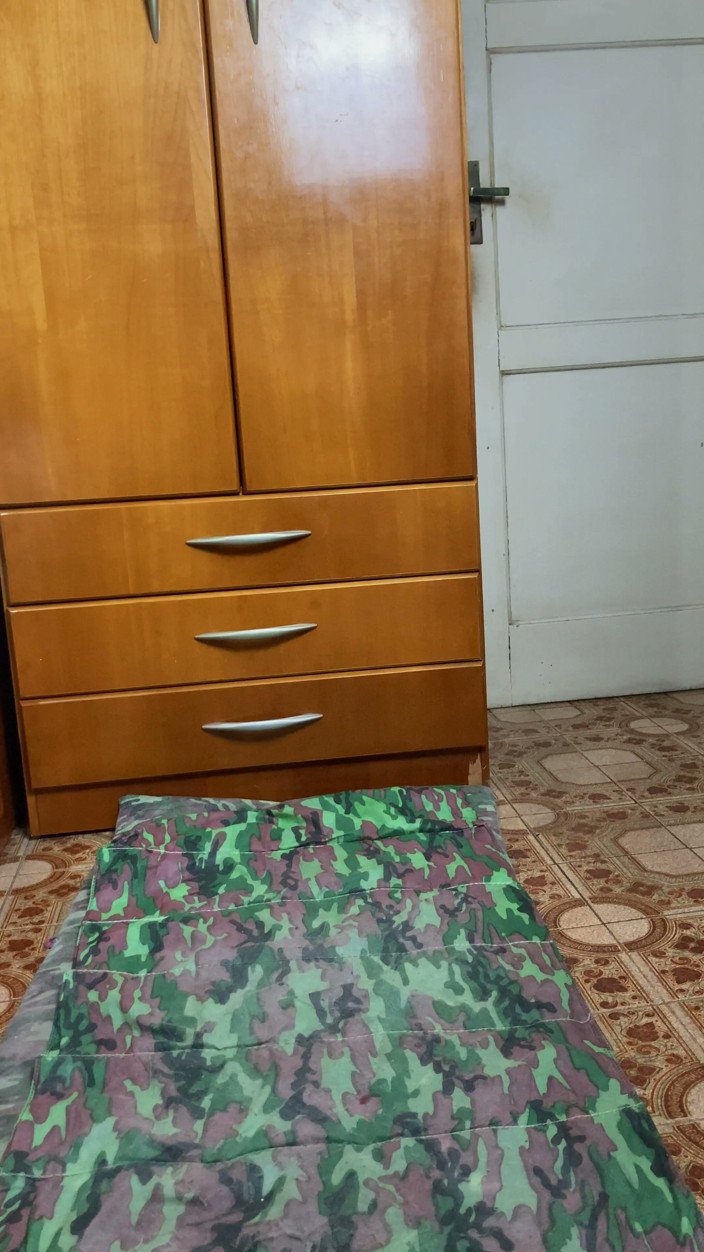 Lily Slav: Umiliazione sottomessa e molti schiaffi in faccia